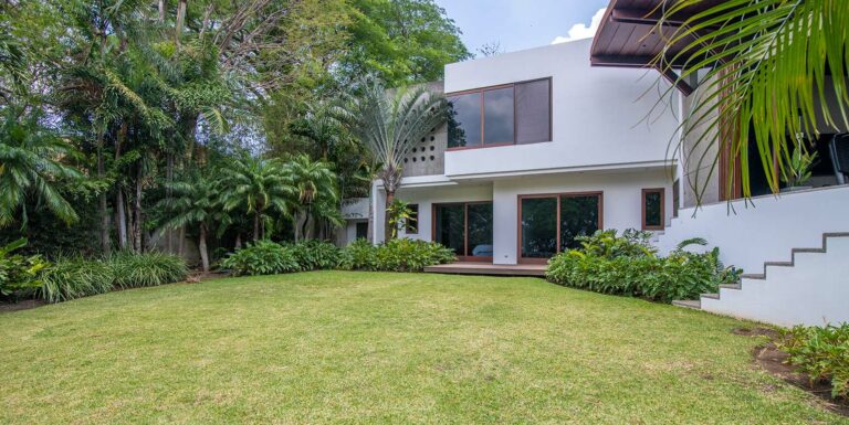 fee simple real estate Costa Rica