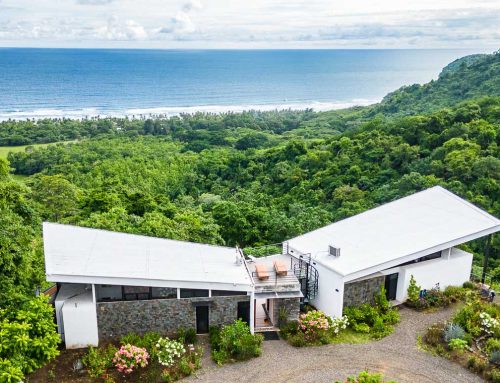 Hilltop Oasis: Vistas Panorámicas y Vida Privada en la Costa de Guanacaste