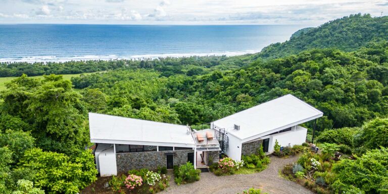Hilltop Oasis: Panoramic Ocean Views and Private Coastal Living in Guanacaste