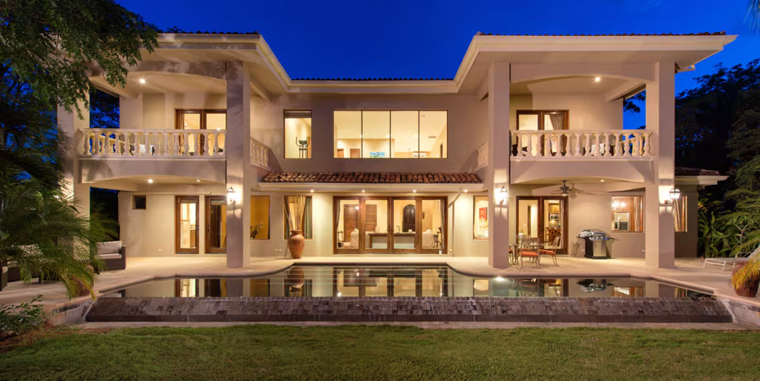 Casa Marbella Infinity: Ocean Access and Architectural Scale in Hacienda Pinilla